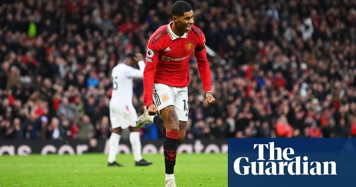 Manchester United hold firm to beat Crystal Palace after Casemiro sees red