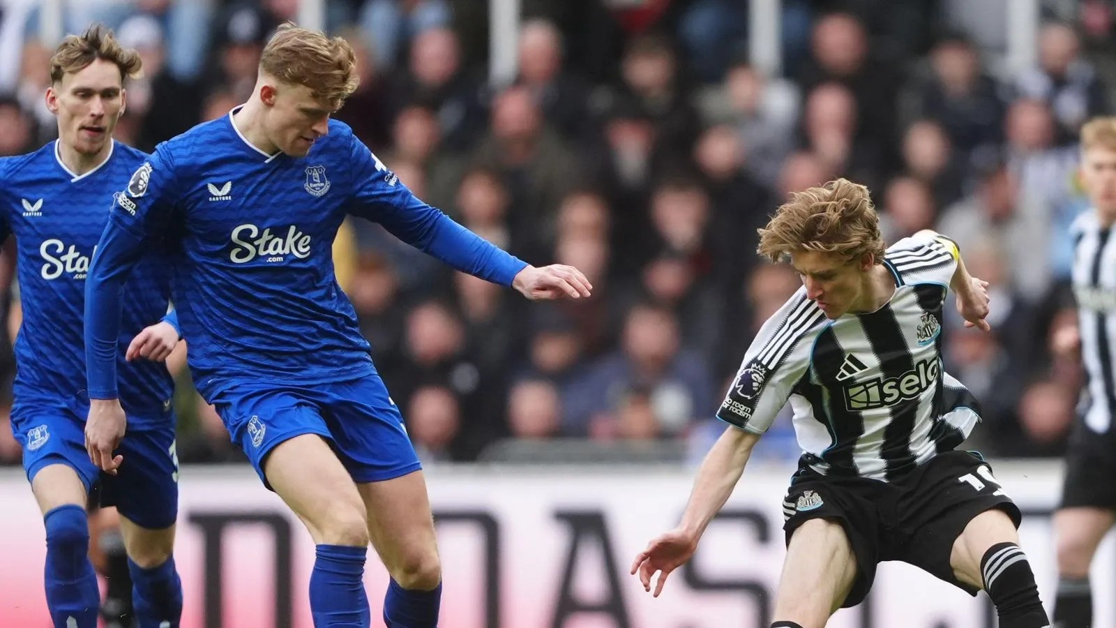 Man Utd in ‘advanced talks’ to sign £70m PL star; INEOS ‘convinced’ Arsenal man is ‘desperate to join’