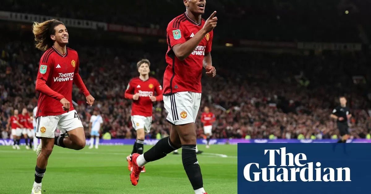 Manchester United cruise past Crystal Palace as Martial caps dominant win
