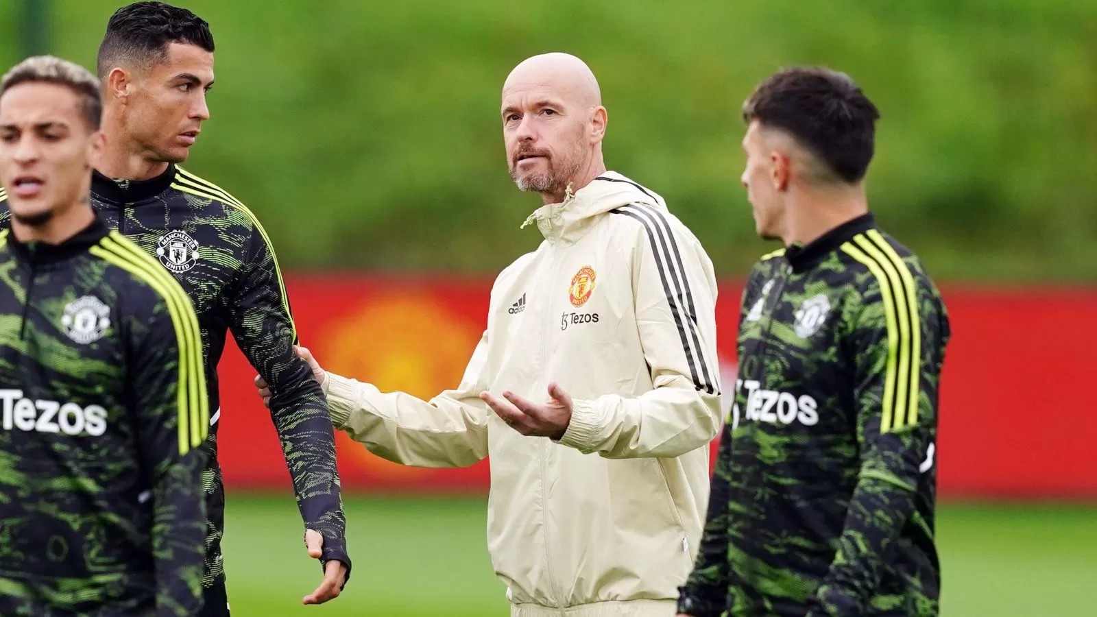 Dutch legend ‘surprised’ by Ten Hag claims ‘controversial episode’ won over Man Utd players